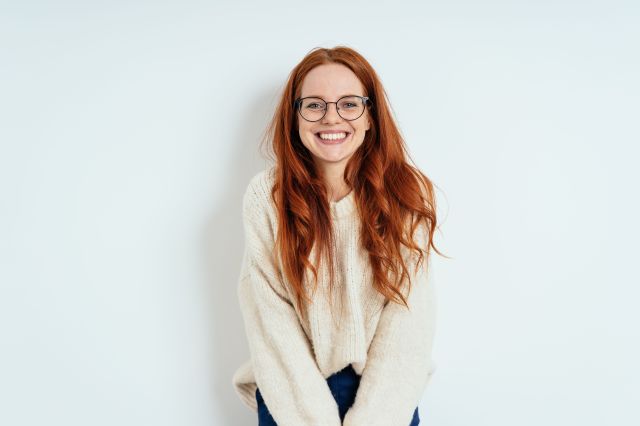 From Bold to Subtle: Tailored Makeup Styles for Eyeglass Wearers