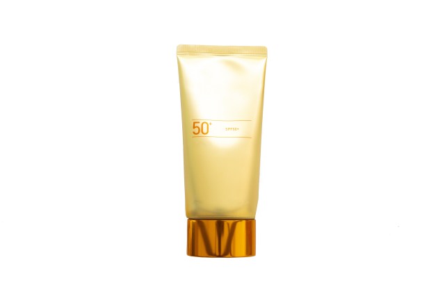 Top 5 Sunscreens Perfect for Wearing Under Makeup Without Clogging Pores